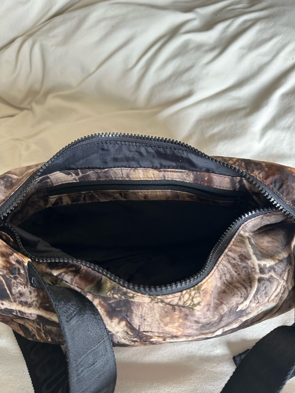 BAGGU Photo Forest Medium Crescent Bag - Picture 6 of 9